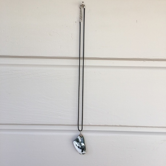 Green zebbra lace agate necklace - Picture 5 of 8